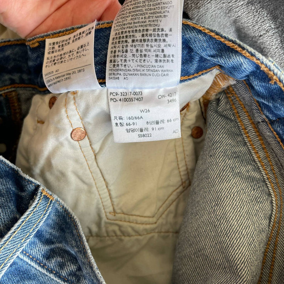 LEVI'S 501 Shorts Back To Your Heart Size 26 Cutoff Light Blue Rinse Distressed - Picture 16 of 16